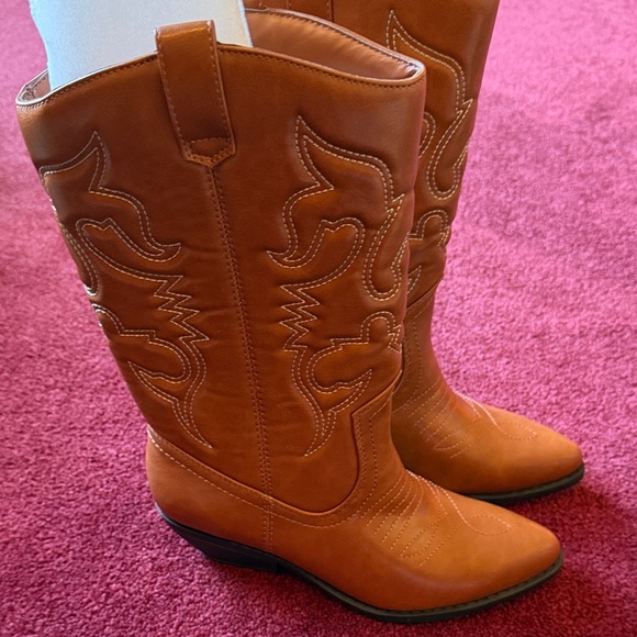 Shoes - Women's Tan Western Boots